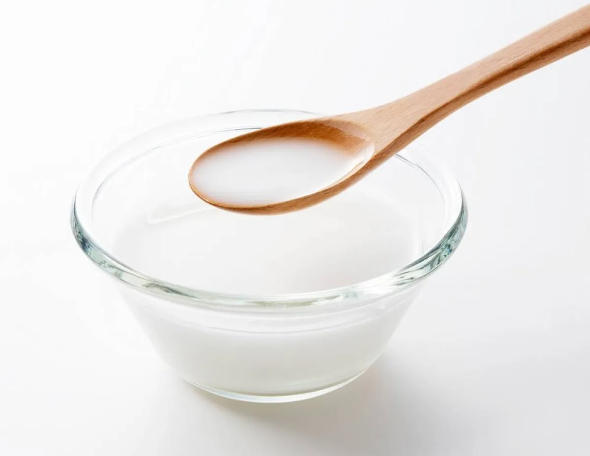 نشاء الذرة الممزوج بالخل الأبيض