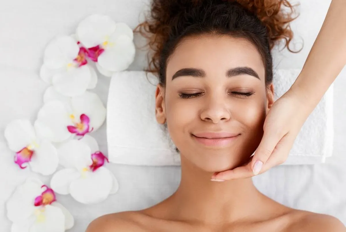 بشرة خالية من ندبات حب الشباب