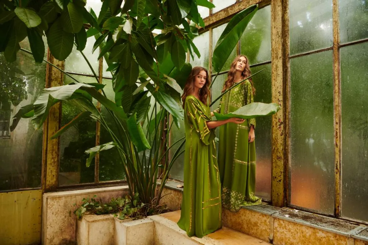 المصمّمة بثينة الزدجالي: وطني عمان هو الأكثر إلهاماً بالنسبة لي بجمال تراثه ومناظره الطبيعية الفريدة