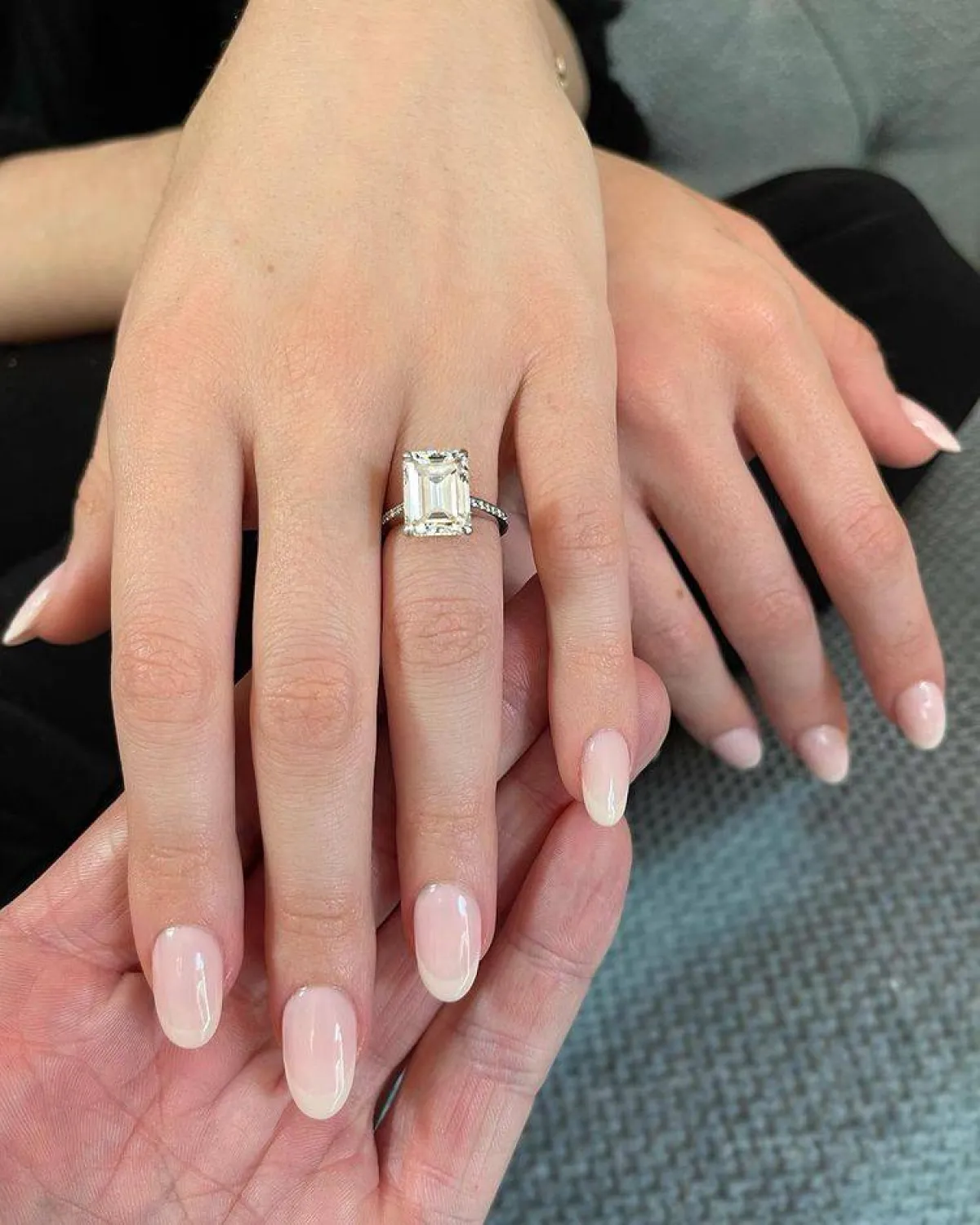 الصورة  من حساب فنان أظافر المشاهير Tom Bachik Nails على انستغرام