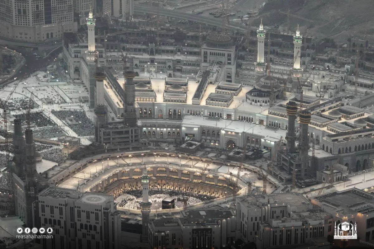 مجموعة من الصور الملتقطة من ارتفاع 1000 متر للمسجد الحرام