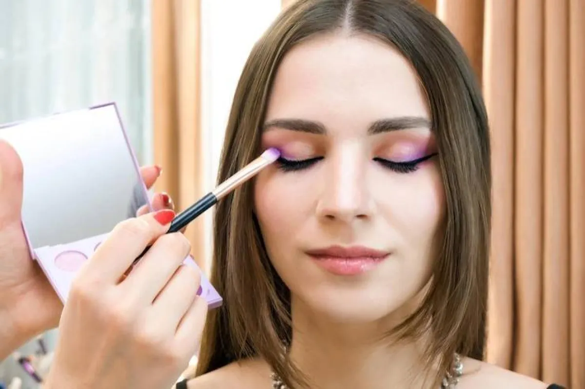 باليت ظلال مناسبة للعيون الزرقاء