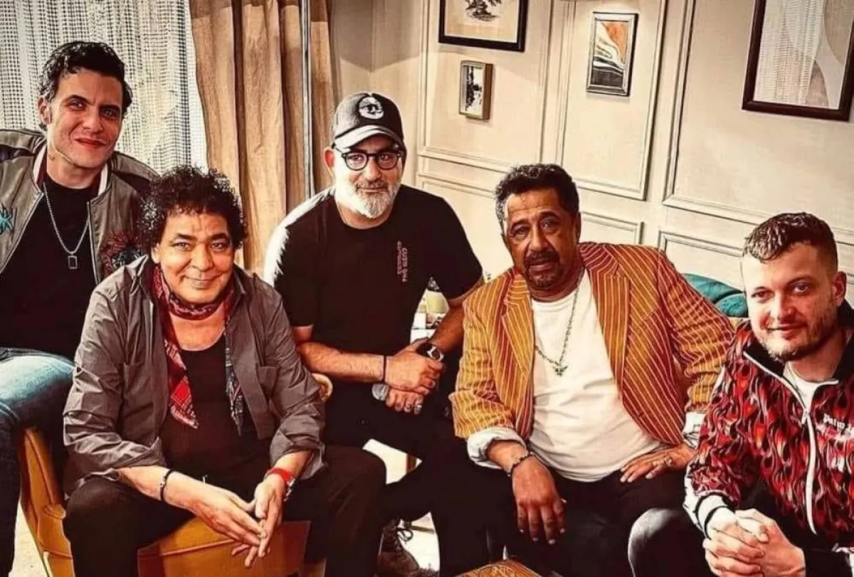 محمد منير والشاب خالد من كواليس الديو الجديد - الصورة من حساب محمد منير على الفيس بوك