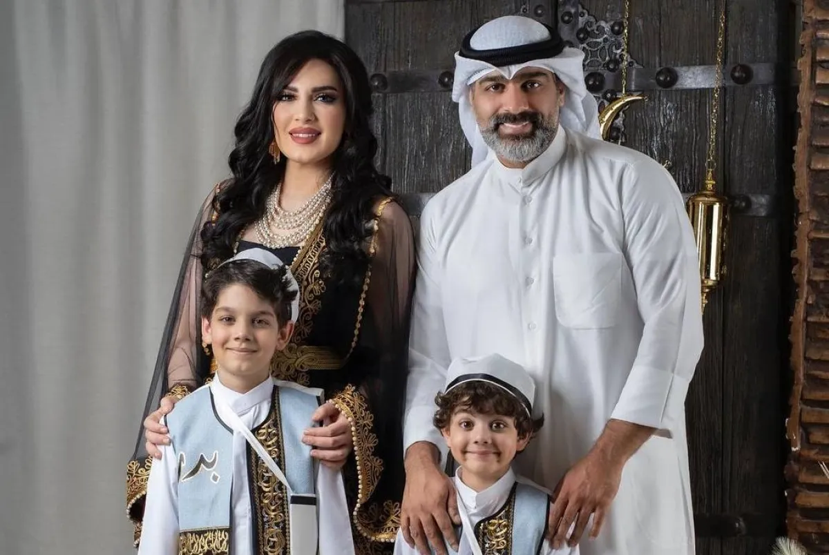 هبة الدري بصحبة زوجها نواف العلي وولداهما بدر وفهد - صورة من حسابها الرسمي على موقع " انستغرام"