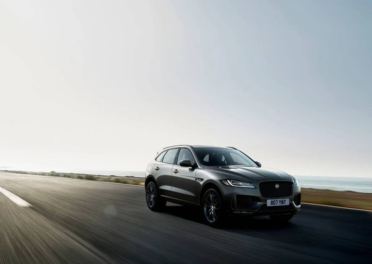 جاجوار تكشف عن 300 sport و 400 sport من F-Pace بمحركات رياضية