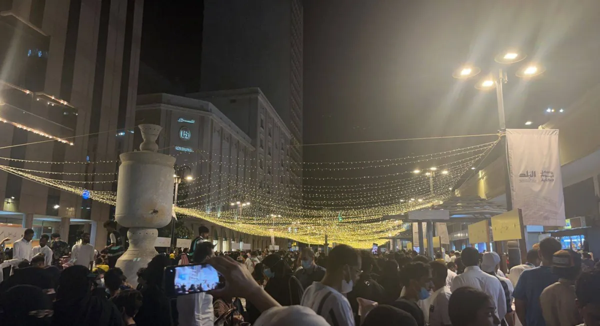 بسطات برحة بقشان أمام مبنى بقشان وقزاز قديما والمحمل