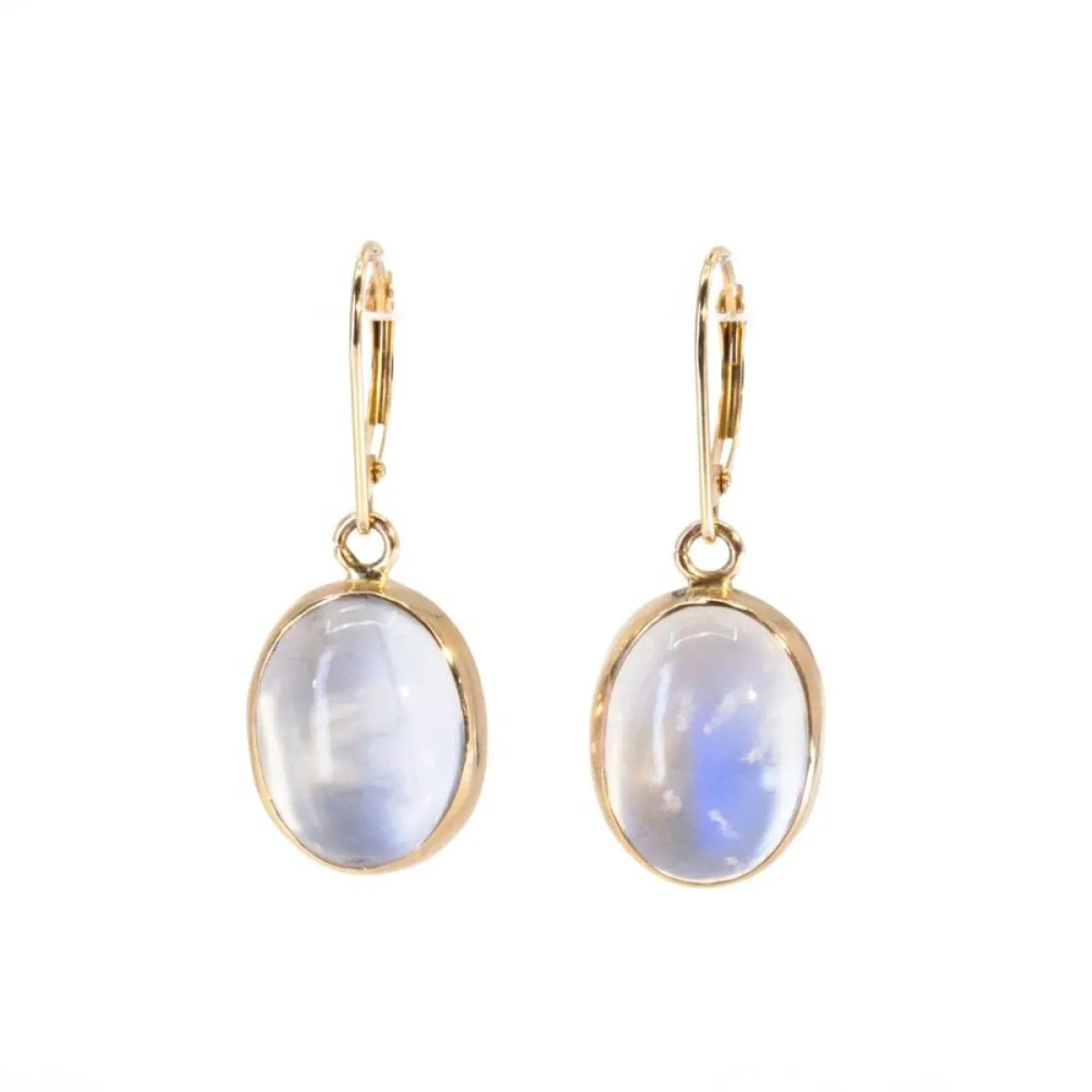 أقراط بحجر القمر الأزرق من Crystalarium