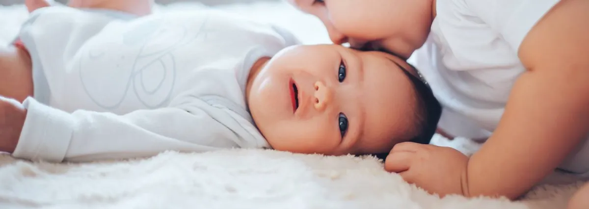 صورة توضح علاقة الأطفال ببعضهم