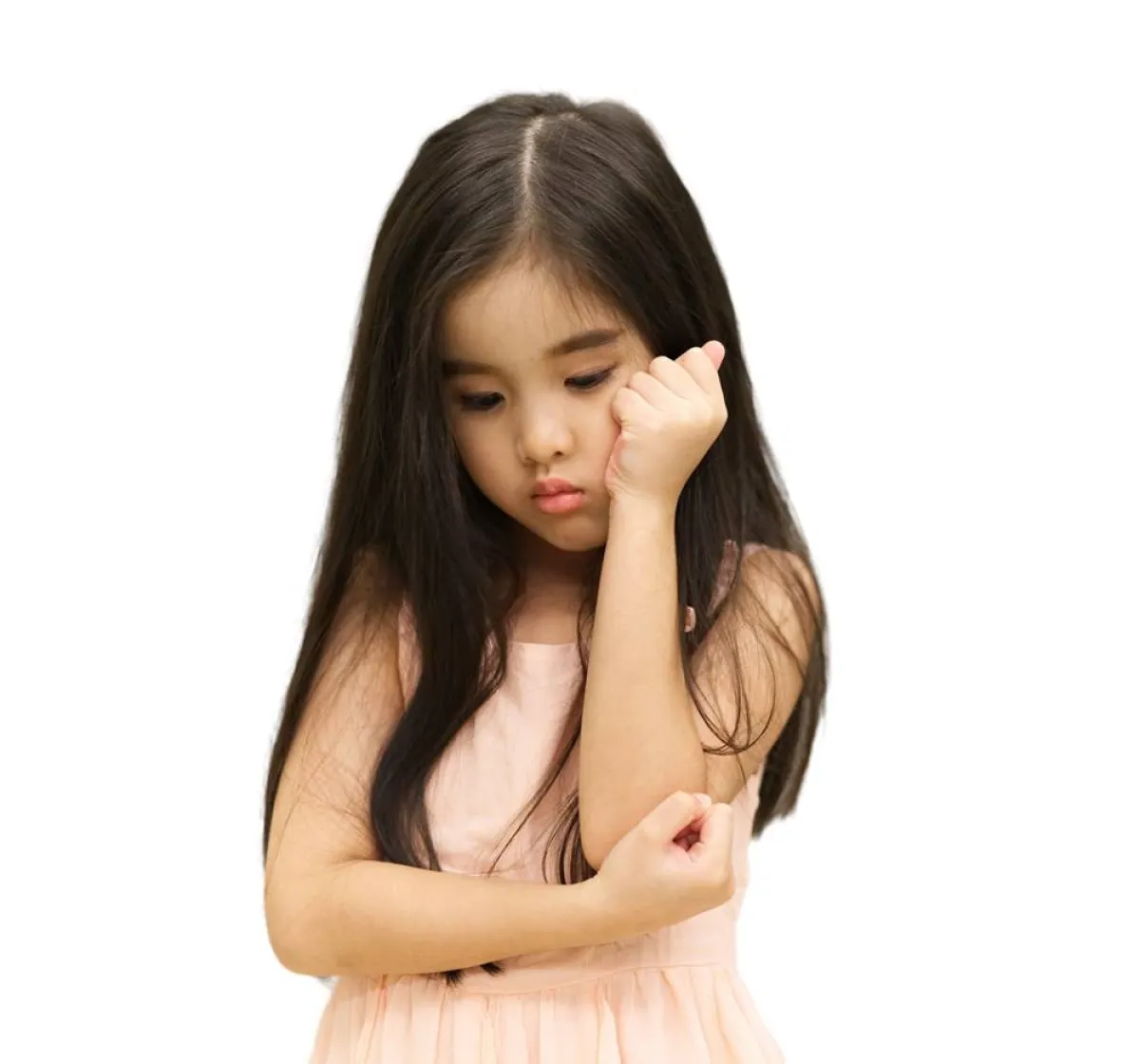 صورة لطفلة تظهر عليها علامات الغيرة