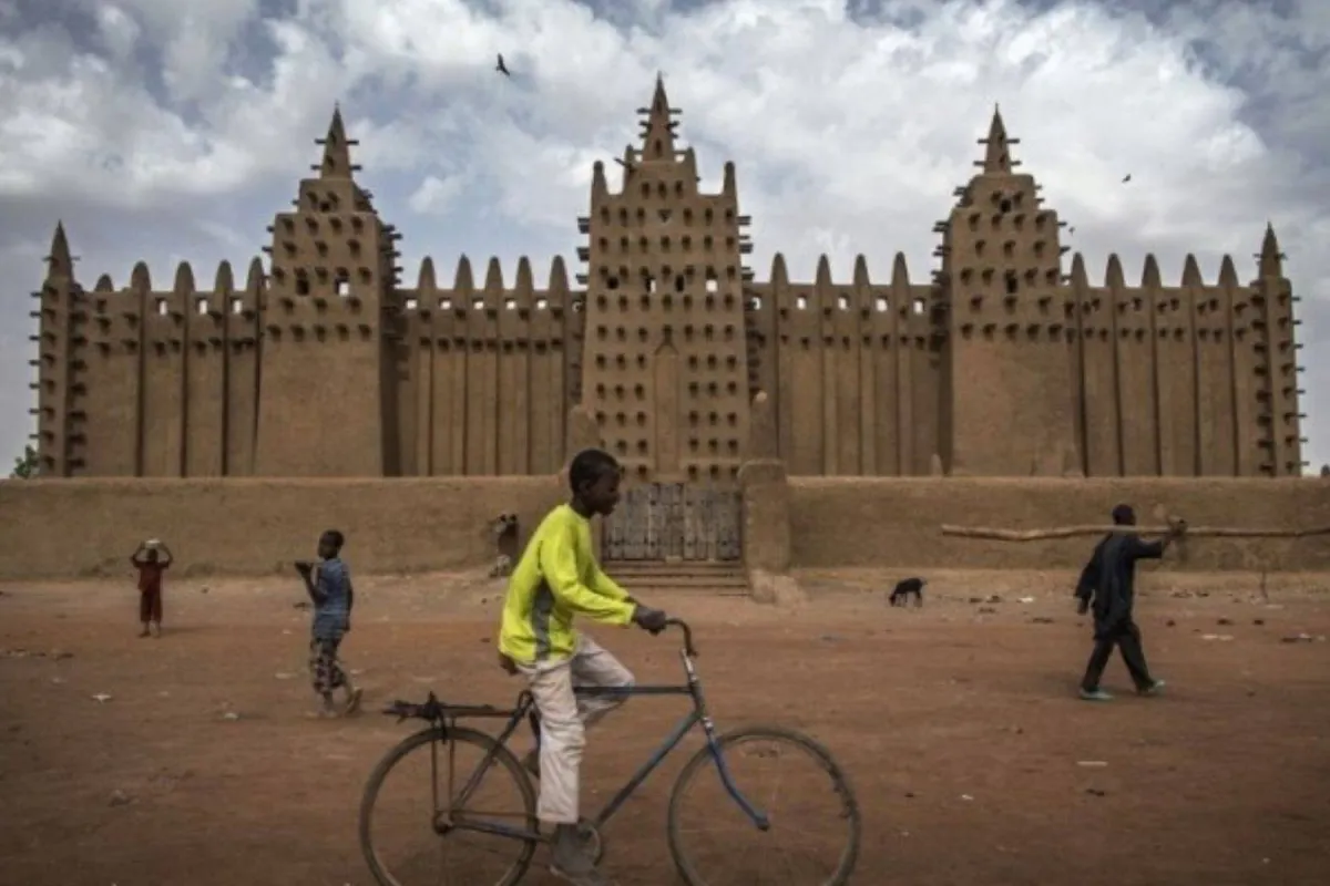  مسجد من الطوب اللبن