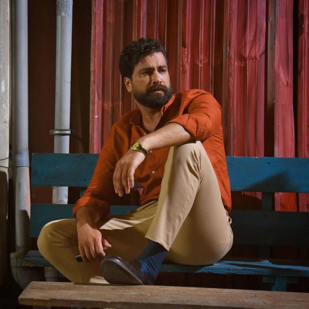 إطلالات أنيقة للرجل من وحي النجوم العرب