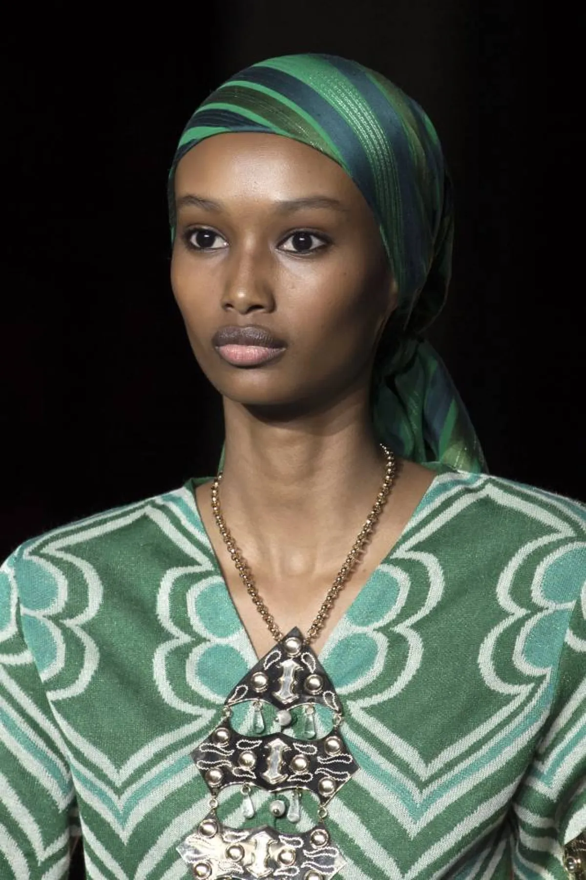 موديلات أوشحة للرأس