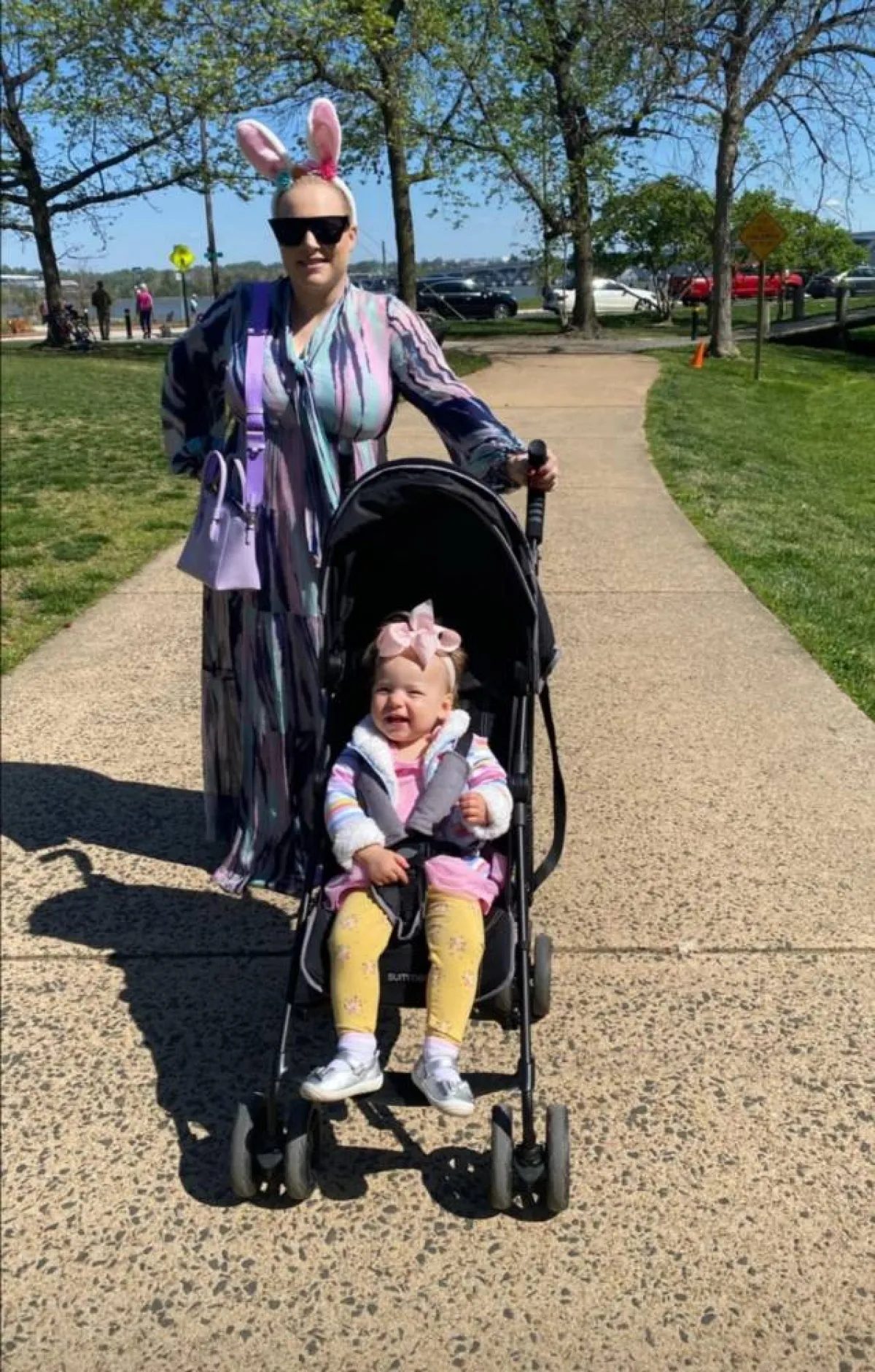 ميغان ماكين مع ابنتها ليبرتي سيدج- الصورة من قصص إنستغرام ميغان ماكين