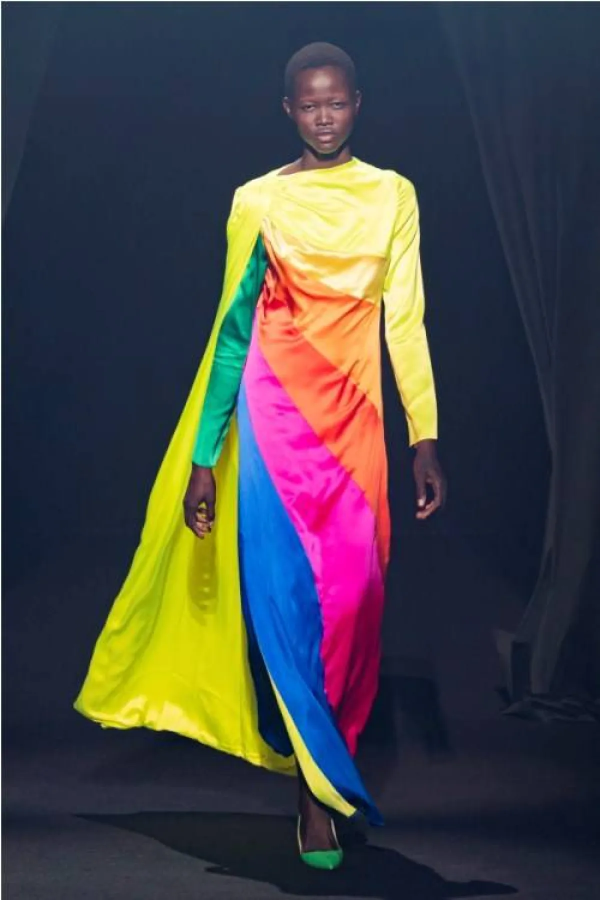 فستان بقصّة مستقيمة من إي زاد فاكتوري  Az Factory