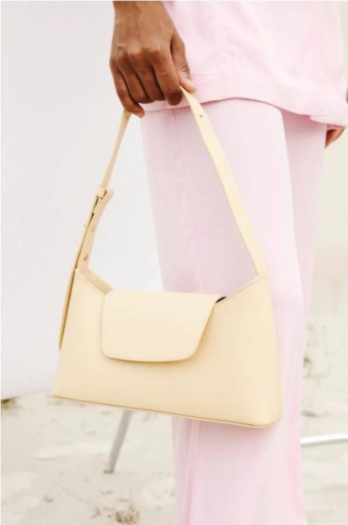 حقيبة بالللون البيج من إيلليم  Elleme