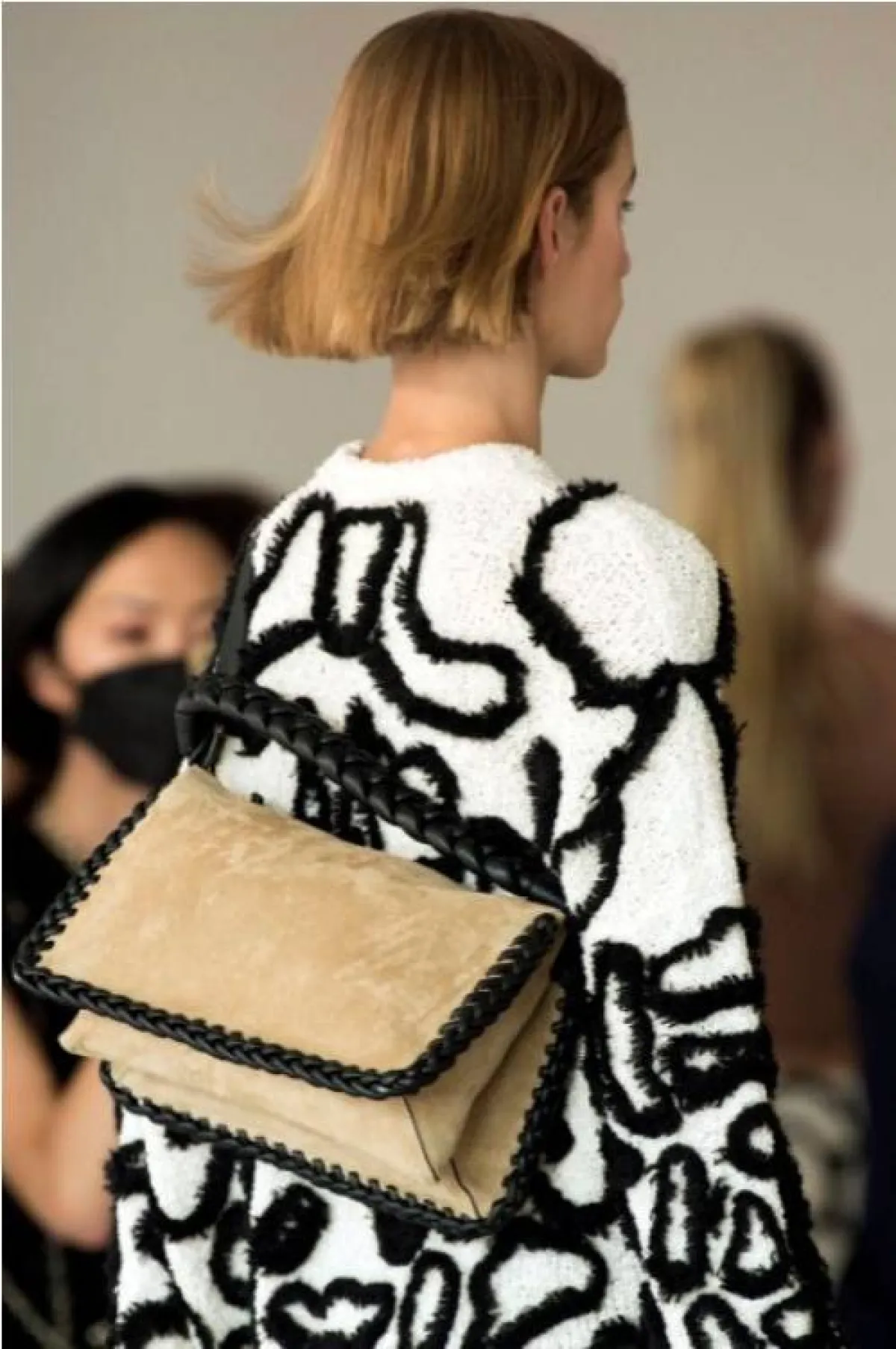 حقيبة باللون البيج من ألتوزاررا  Altuzarra