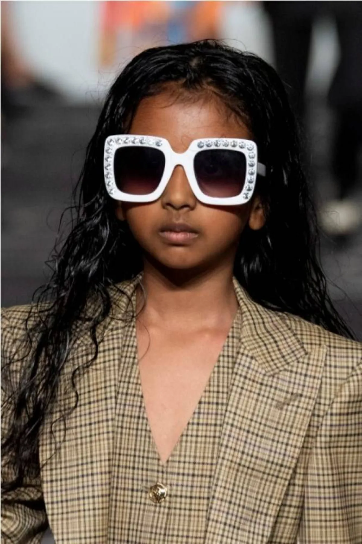 نظارات شمسية بإطارات كبيرة من إيلين انطوني  Helen Anthony