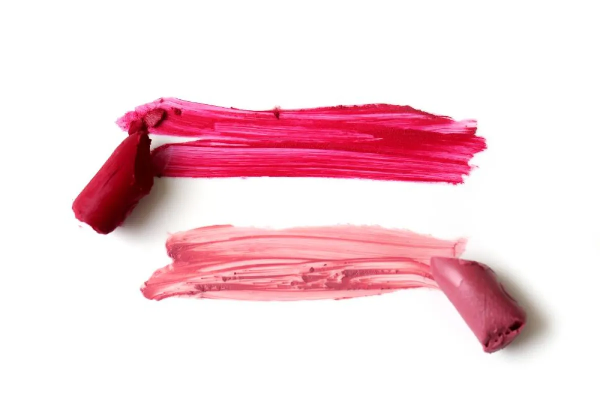 طريقة صُنع أحمر الشفاة في المنزل للحفاظ على البشرة