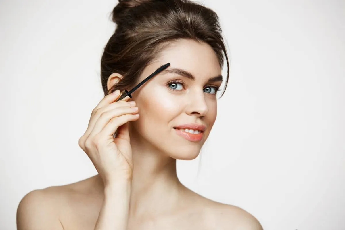 طريقة تحضير بودرة الحواجب بمواد طبيعية في المنزل من الكاكاو ونشا الذرة