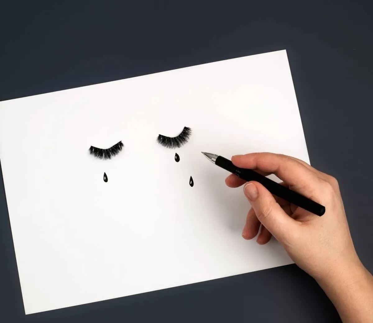 صورة تعبيرية عن آلام الإجهاض