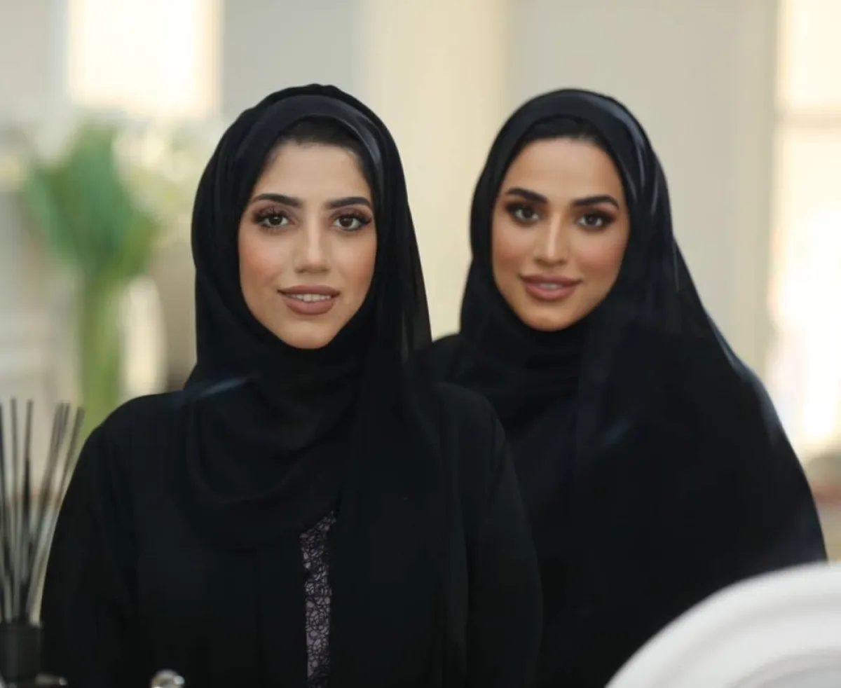 من الإمارات أمينة و هناء البلوشي