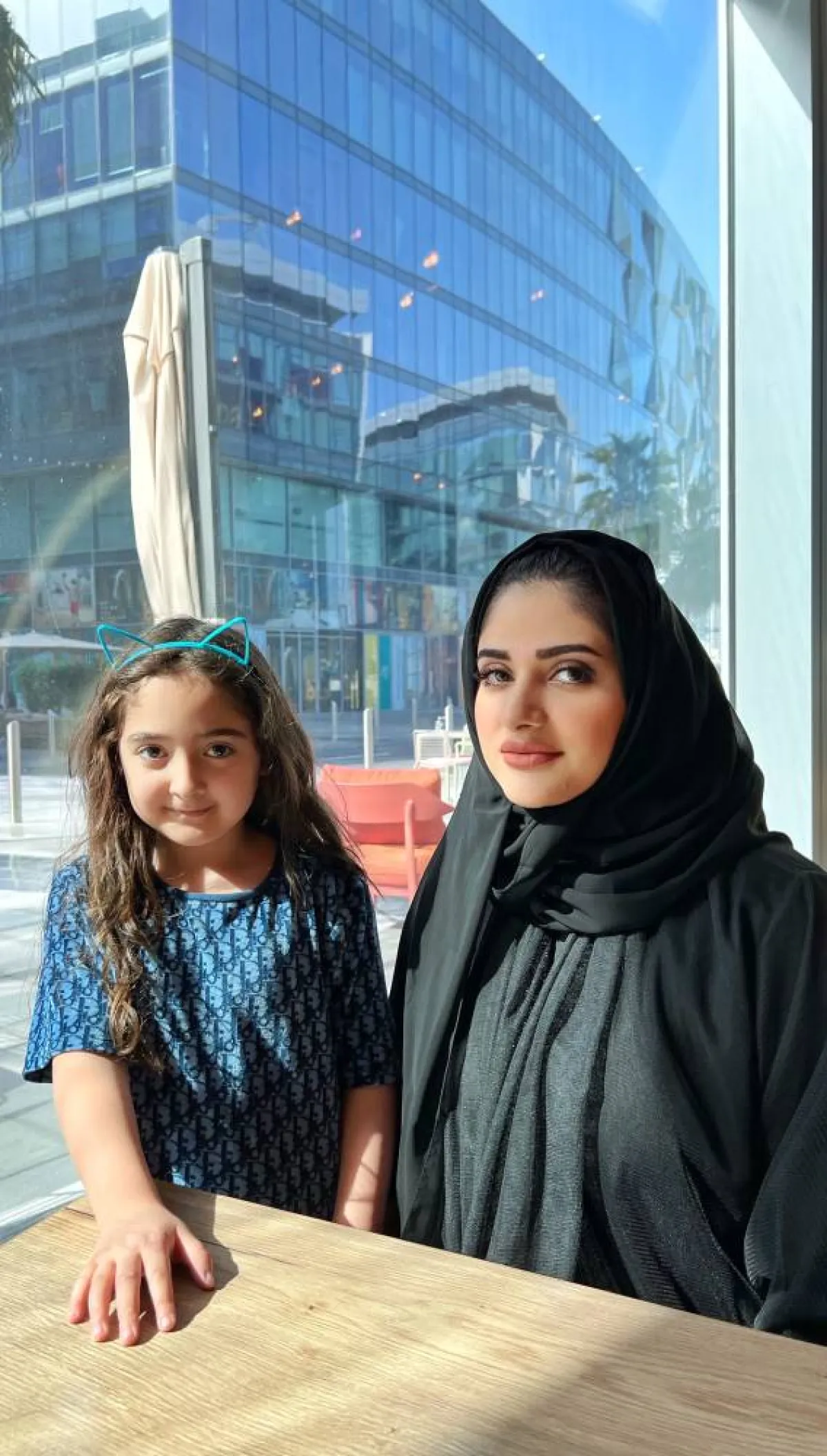 من الإمارات الإنفلونسر ميثاء الهاشمي و ابنتها