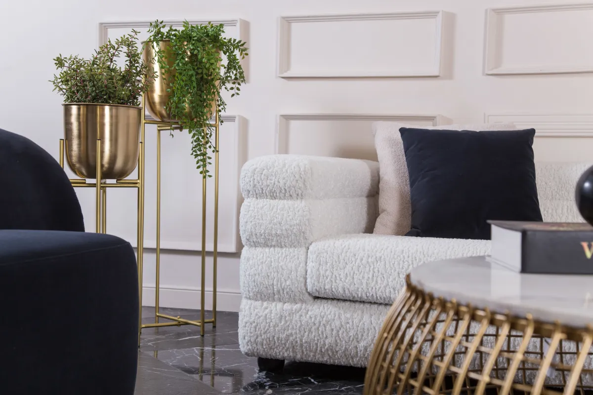 قد تتلون الصوفا بالألوان الحياديّة الرائجة أخيرًا