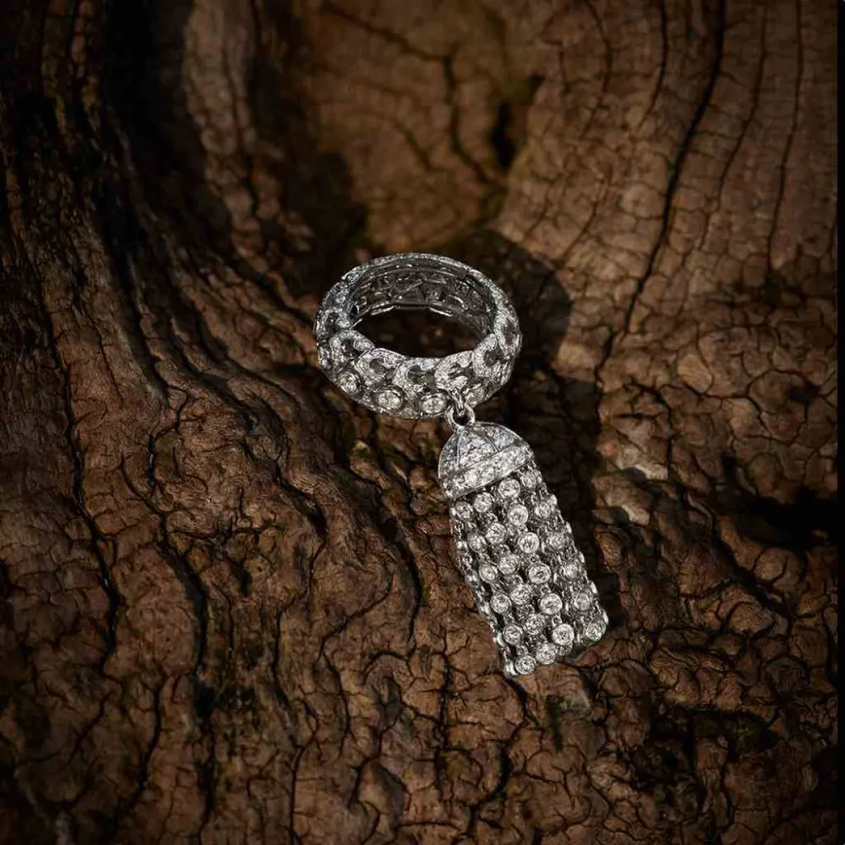 خاتم  SERPENTES DIAMOND TASSEL RING من مجوهرات ORLOV