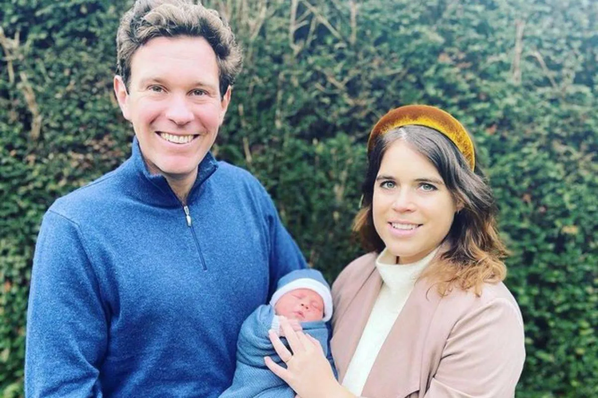 الأميرة يوجيني مع زوجها وابنها- الصورة من حسابها على إنستغرام