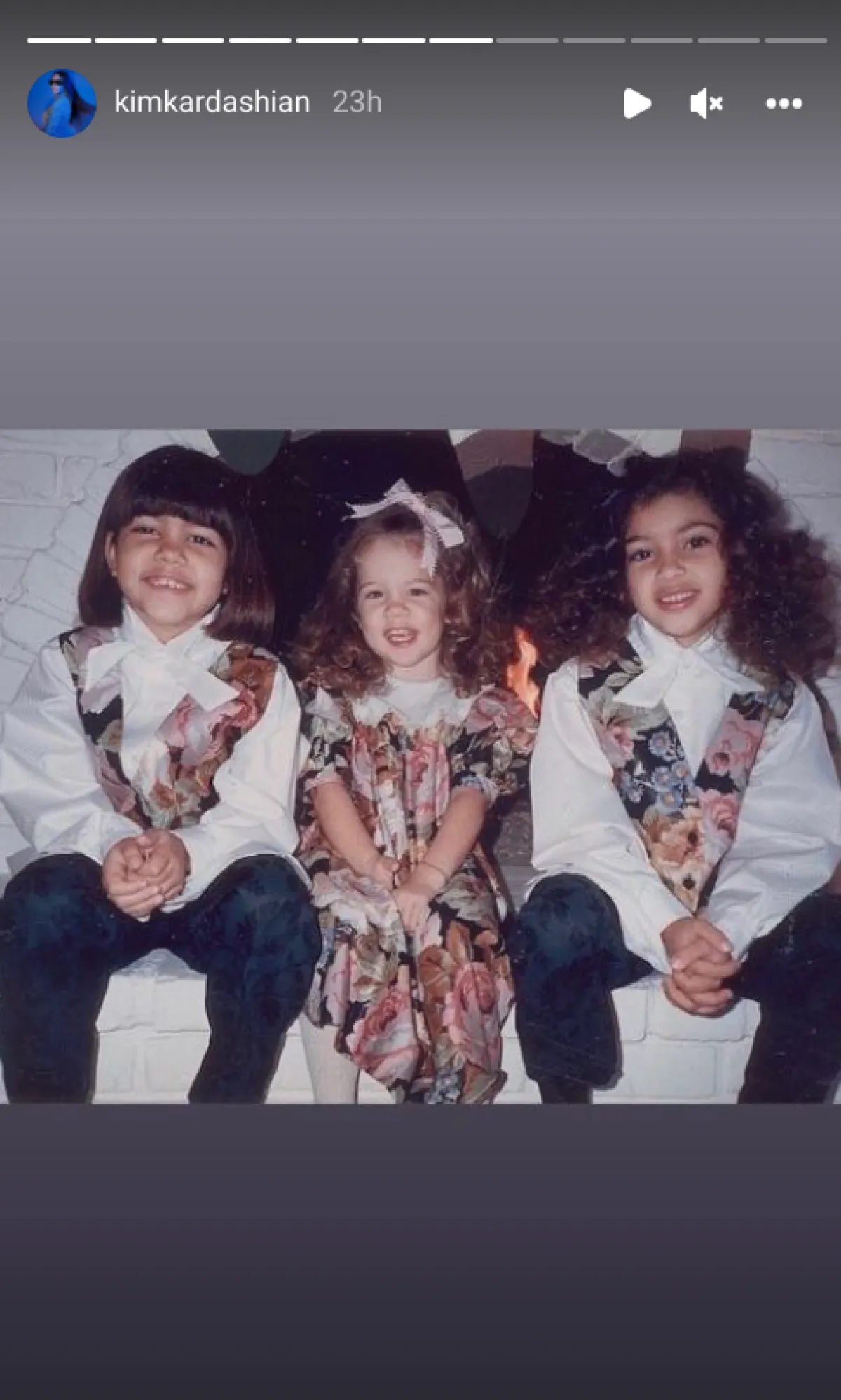 الشقيقات كارداشيان في مرحلة الطفولة- الصورة من ستوري كيم كرداشيان