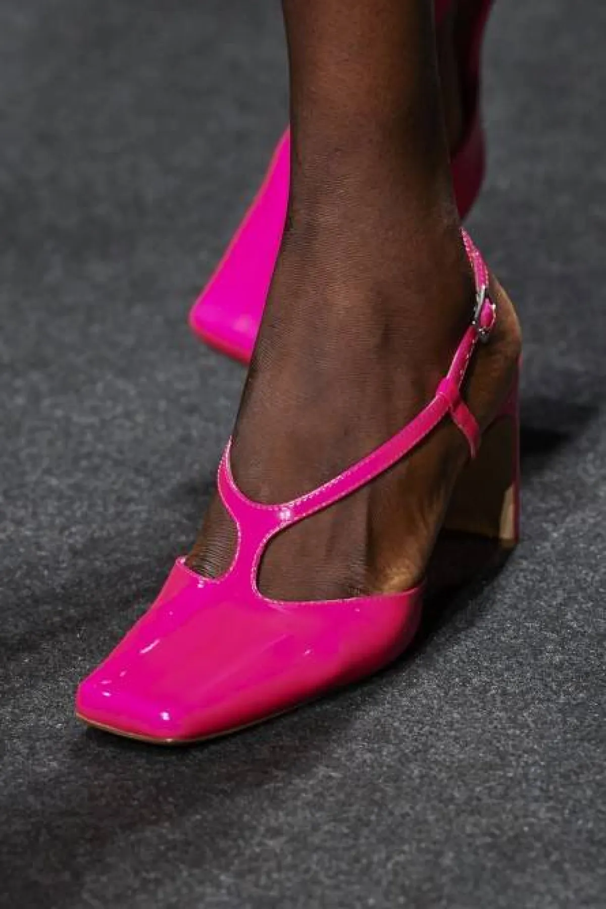 حذاء باللون الوردي من دروم Drome