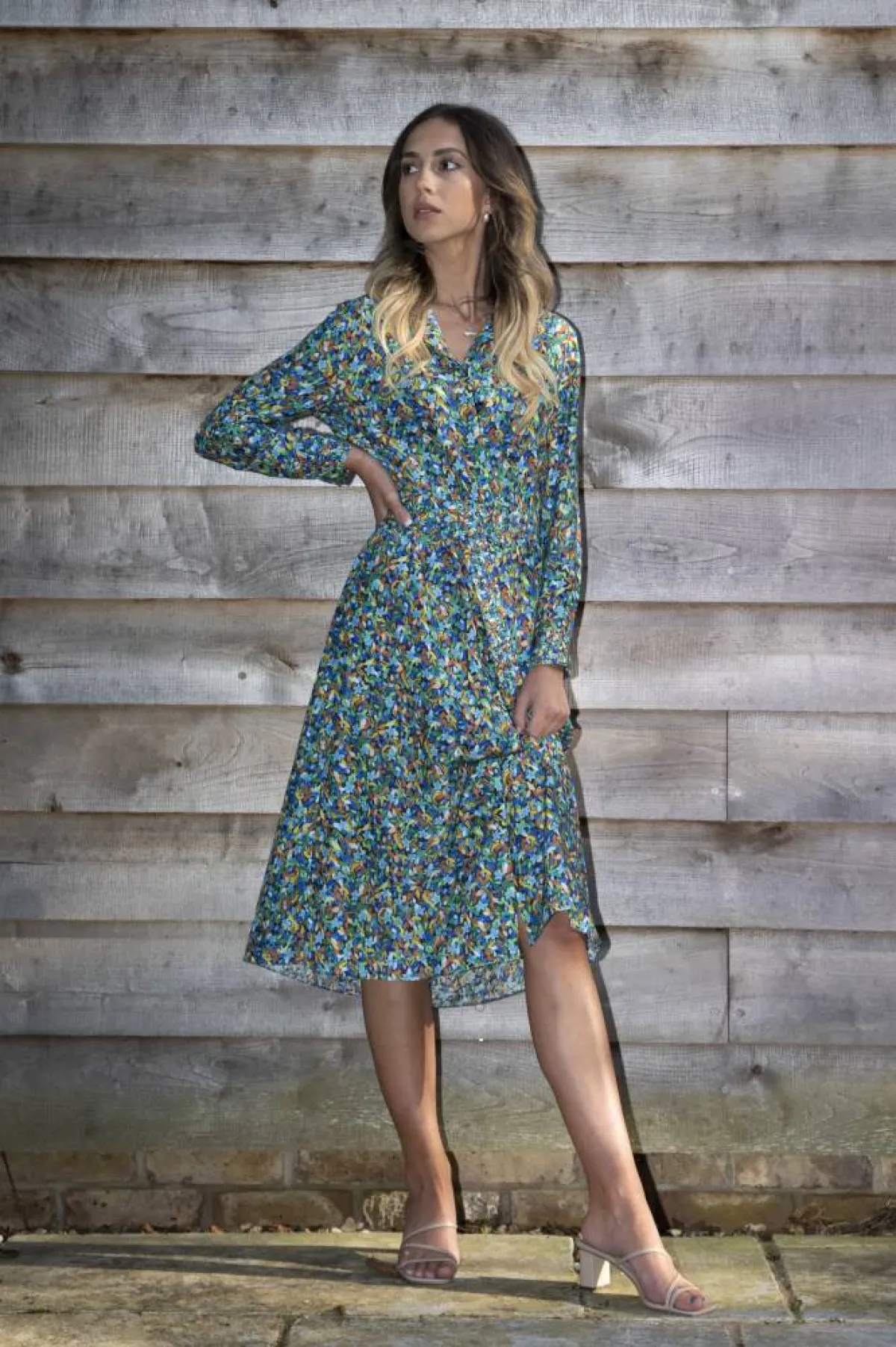 فستان ميدي باللون الأزرق من إيزابيل مانز Isabel Manns 