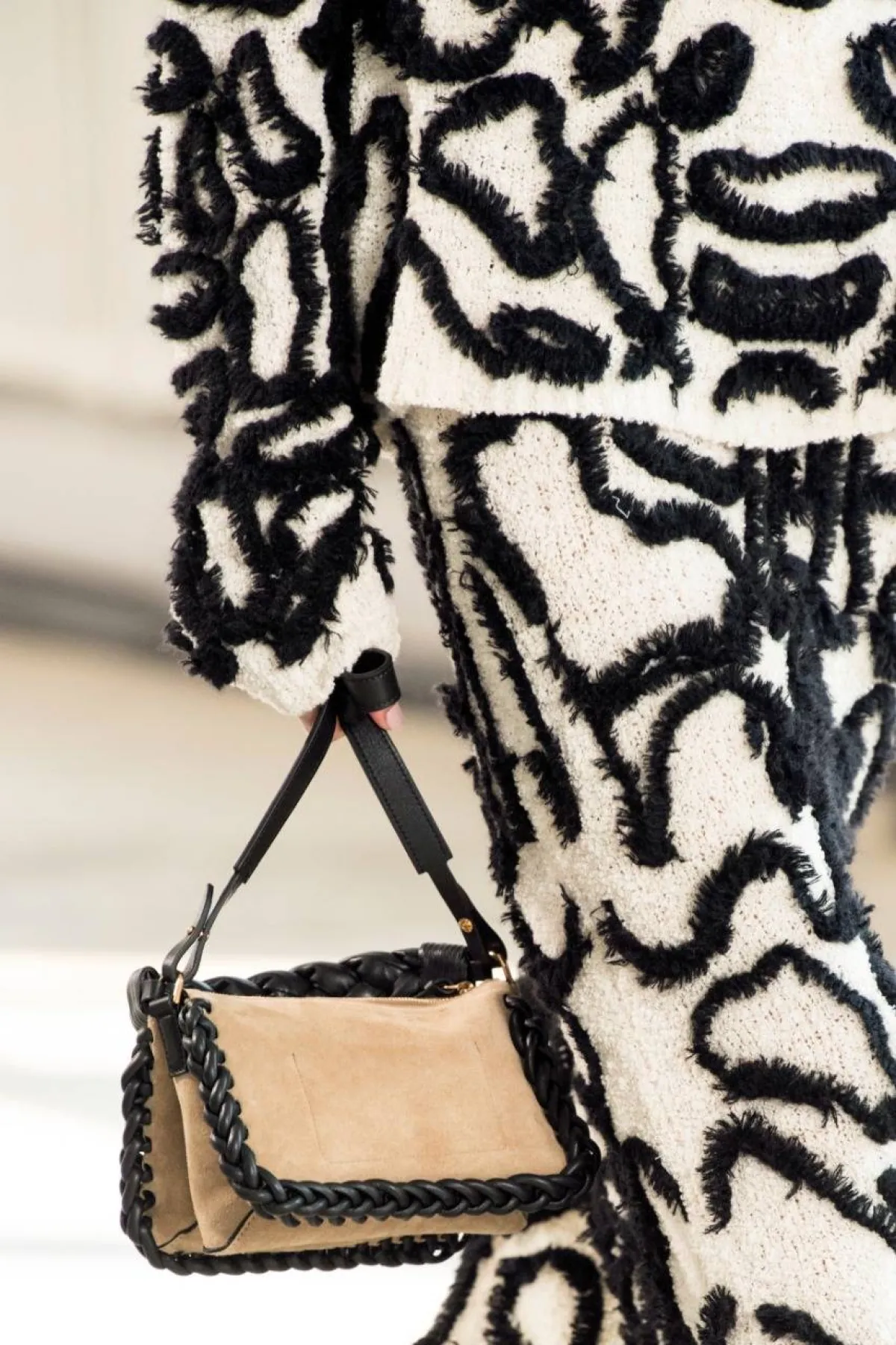 حقيبة يد باللون البيج من  ألتوزارا Altuzarra