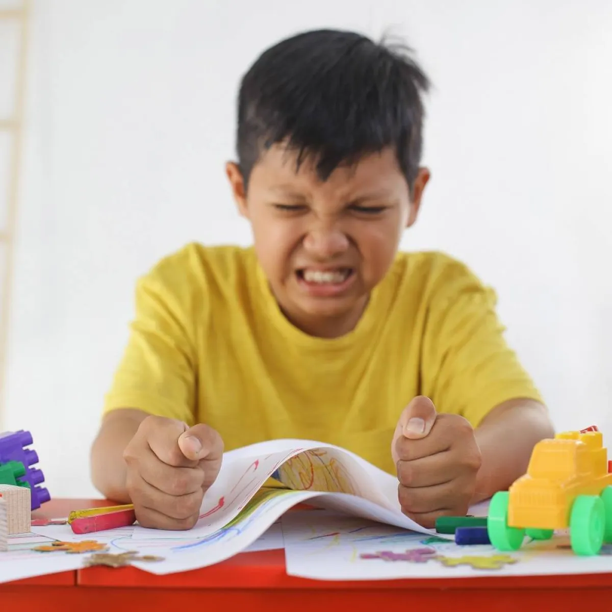 صورة لطفل غاضب