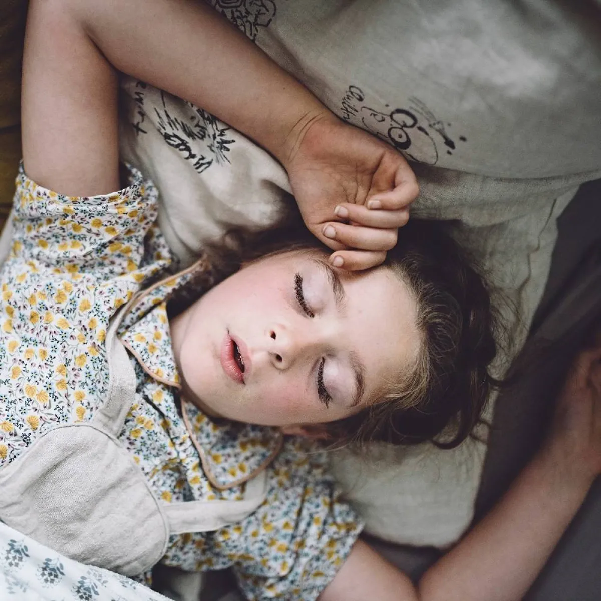 صورة لفتاة نائمة