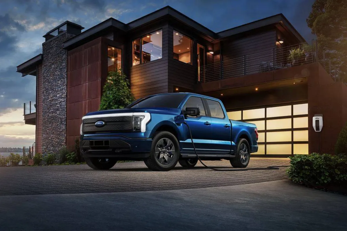 إنتاج أول نسخة فورد F-150 لايتننج رسمياً خلال أيام