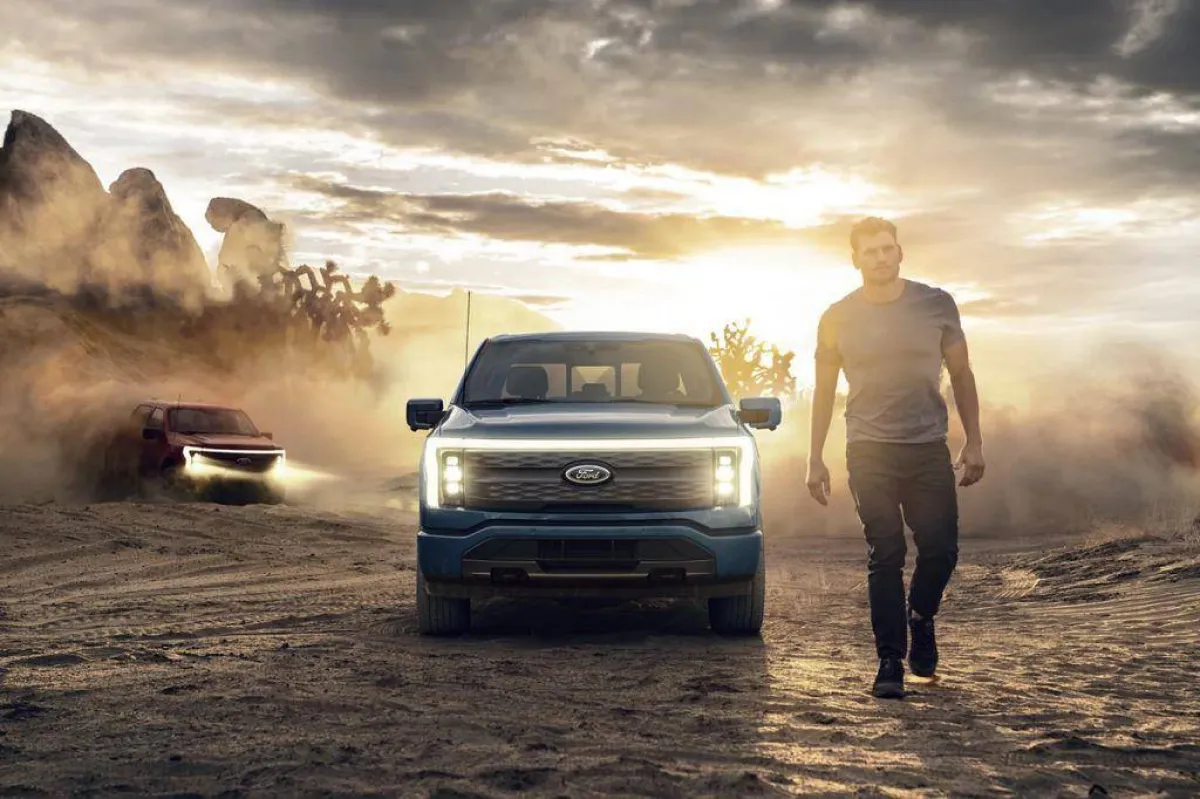 إنتاج أول نسخة فورد F-150 لايتننج رسمياً خلال أيام