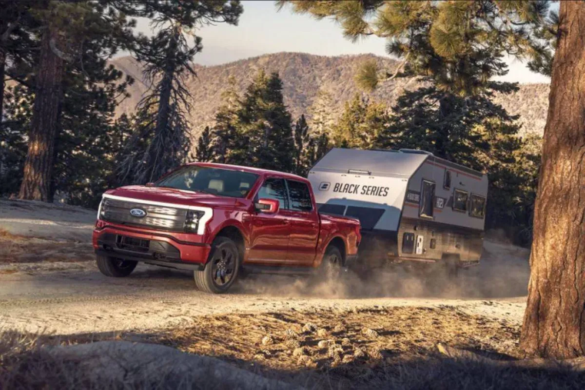 إنتاج أول نسخة فورد F-150 لايتننج رسمياً خلال أيام