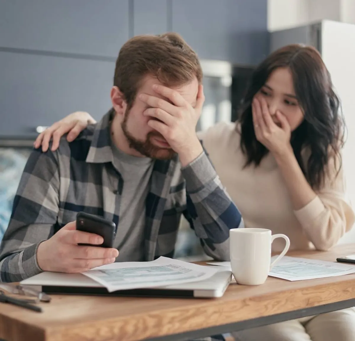 بعض الزوجات يهملن المنزل وطلبات الرجل واحتياجاته