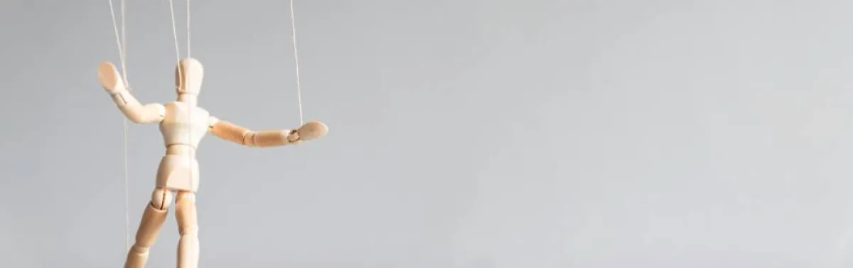 آلية التعامل مع المديرة المتسلّطة