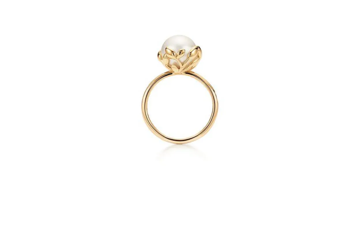 خاتم من اللؤلؤ الأبيض من تيفاني آند كو Tiffany & Co