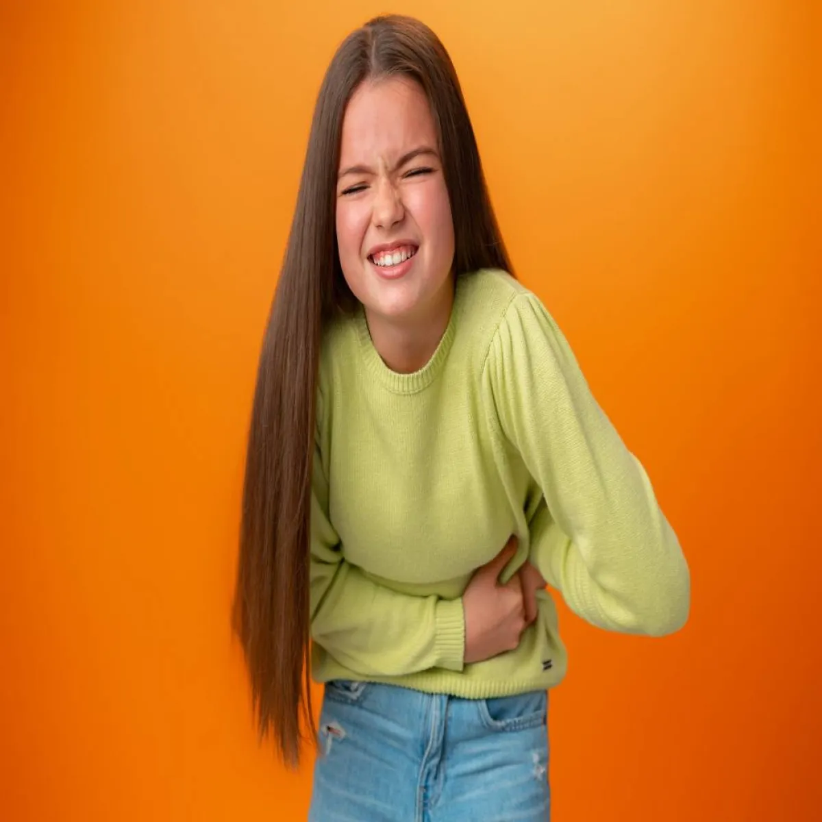 صورة لفتاة مريضة تعاني من الزائدة الدودية 