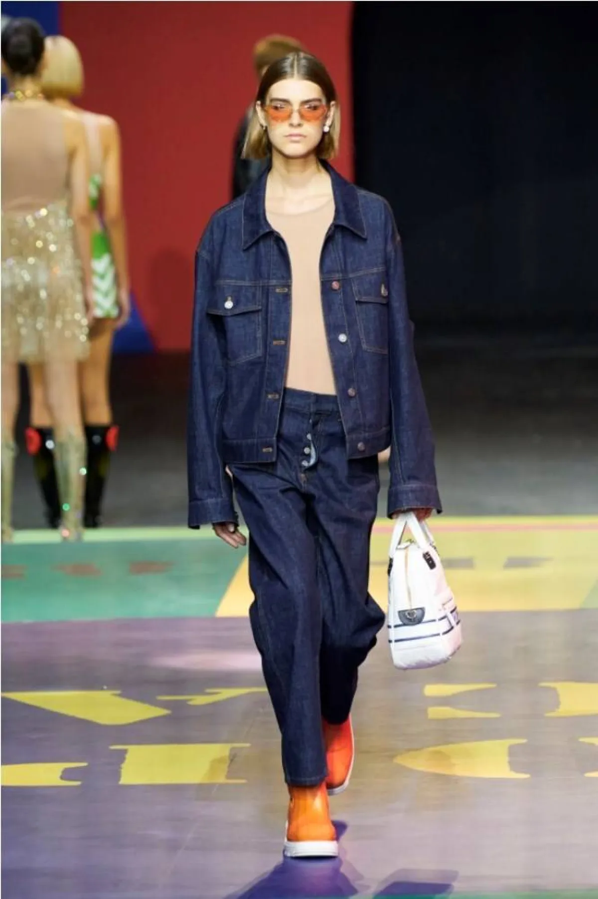 السروال الجينز بأسلوب عصري وأنيق  من كريستيان ديور  Christian  Dior