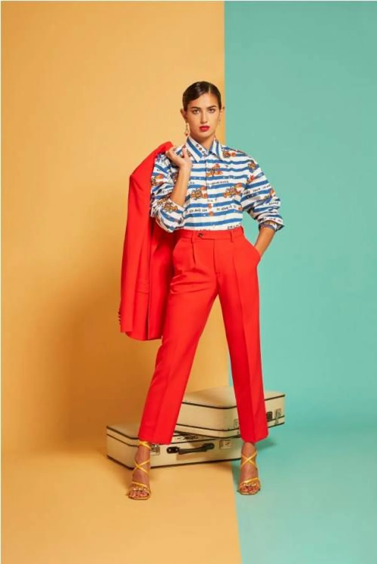  بدلة باللون الأحمر من أليسانردو أنركيز Alessandro Enriquez 