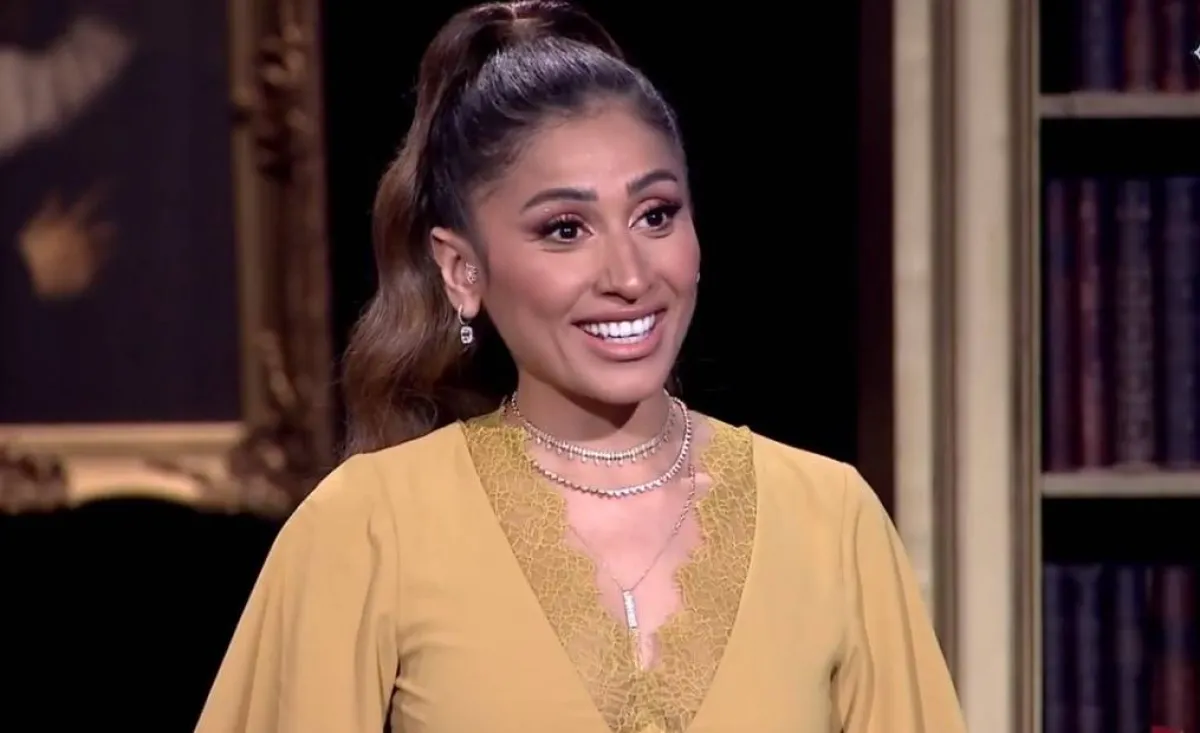 الفنانة دينا الشربيني - لقطة شاشة من برنامج " حبر سري" على قناة " القاهرة والناس "