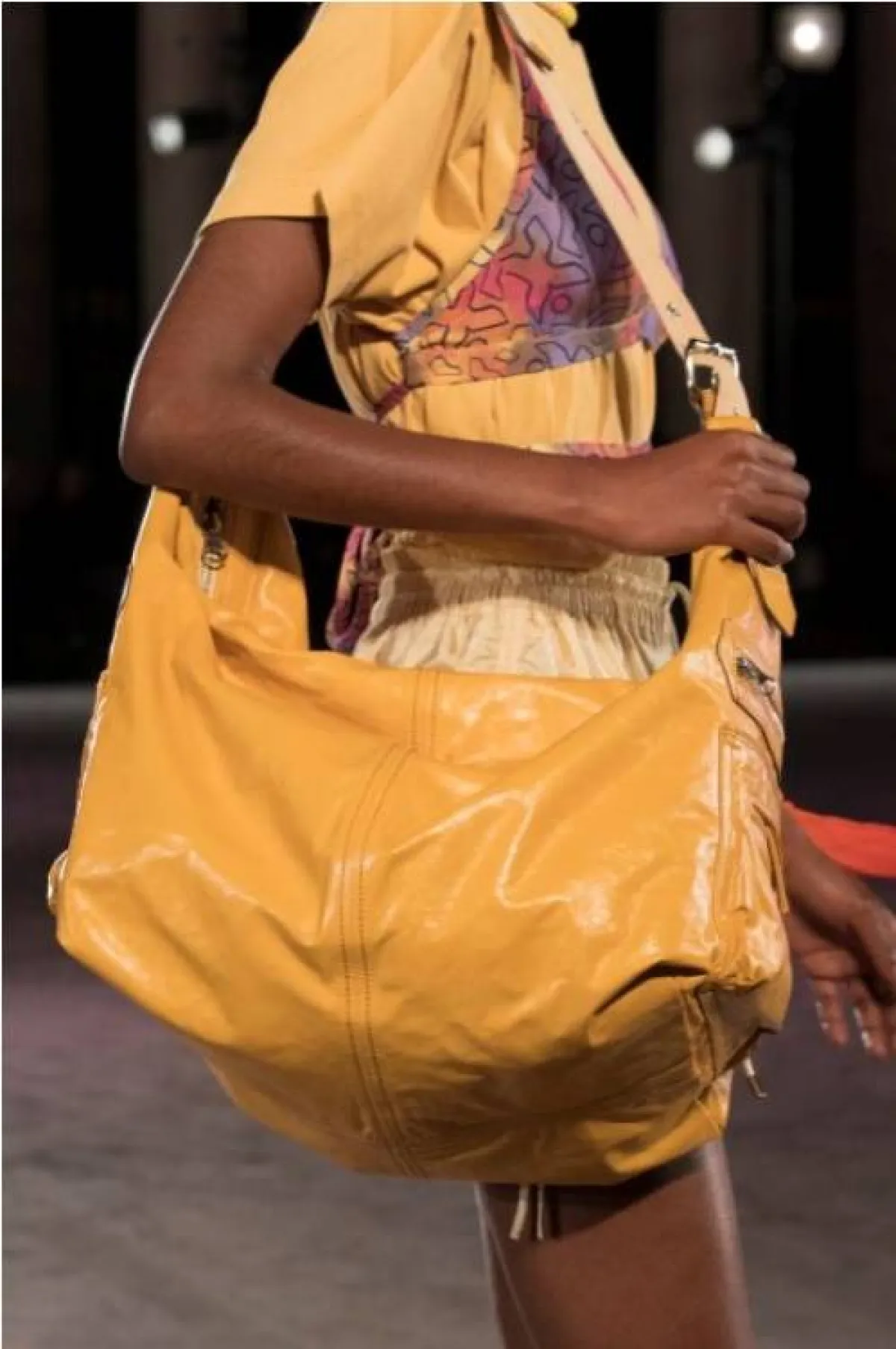 حقيبة بحجم ضخم من إيزابيل ماران  Isabel Marant