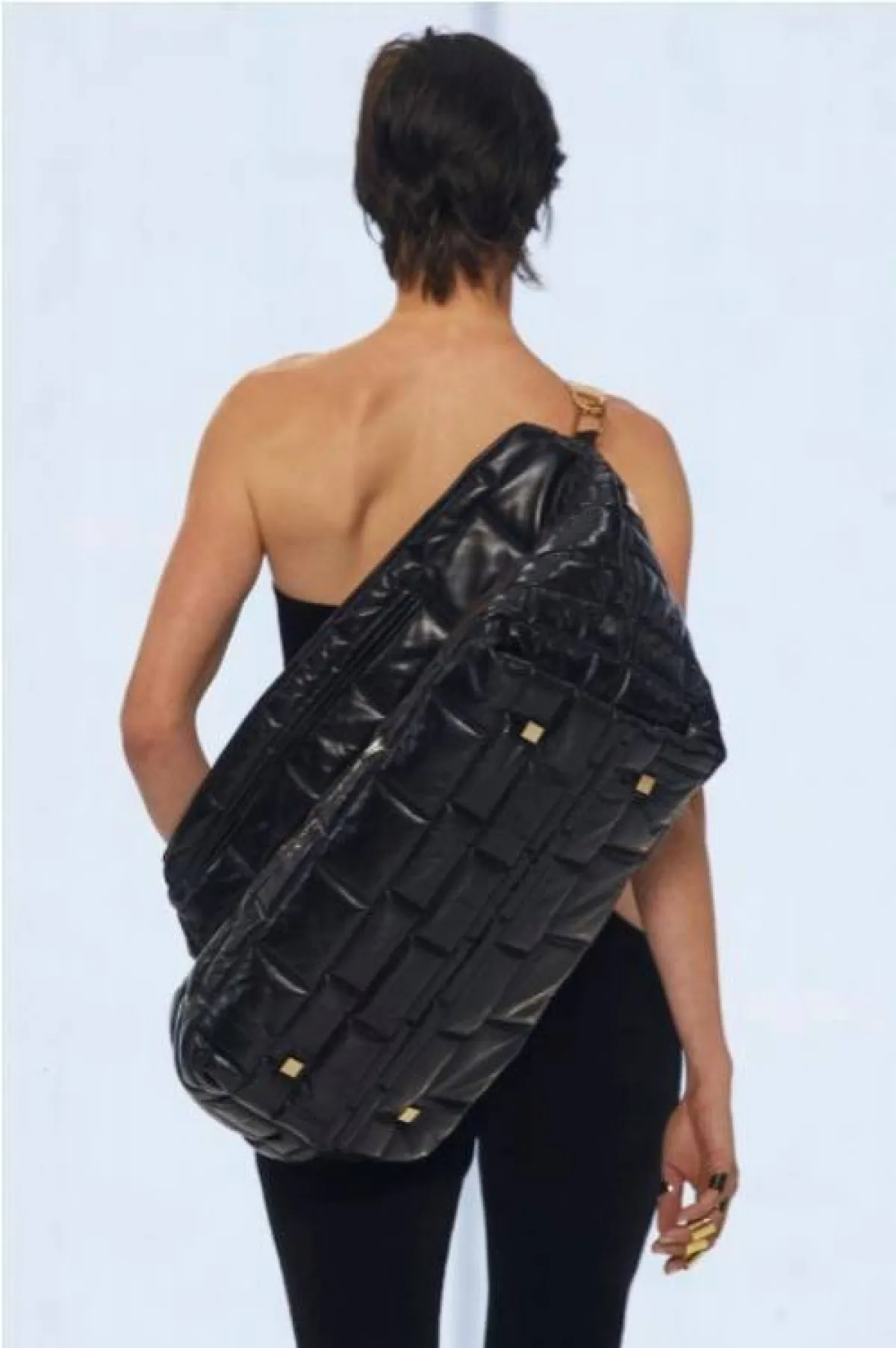 حقيبة بحجم ضخم من بالماين  Balmain