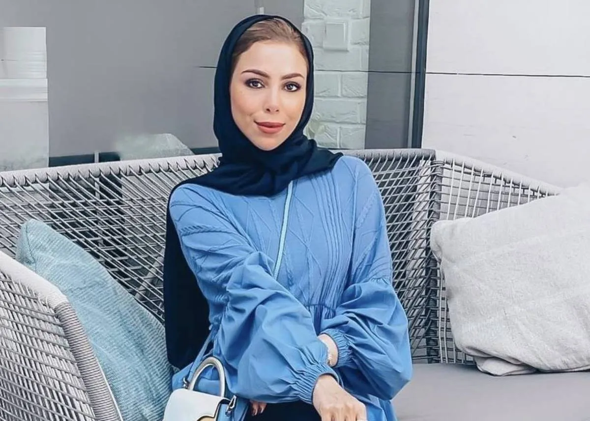 الحجاب الاسود بأسلوب تسنيم ابو سيدو