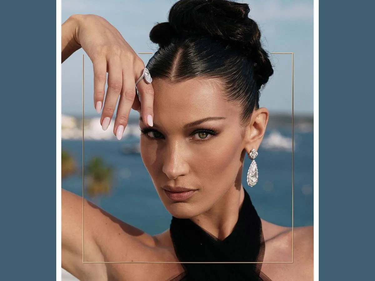 بيلا حديد بمجوهرات شوبارد-الصورة من حساب دار المجوهرات على انستغرام