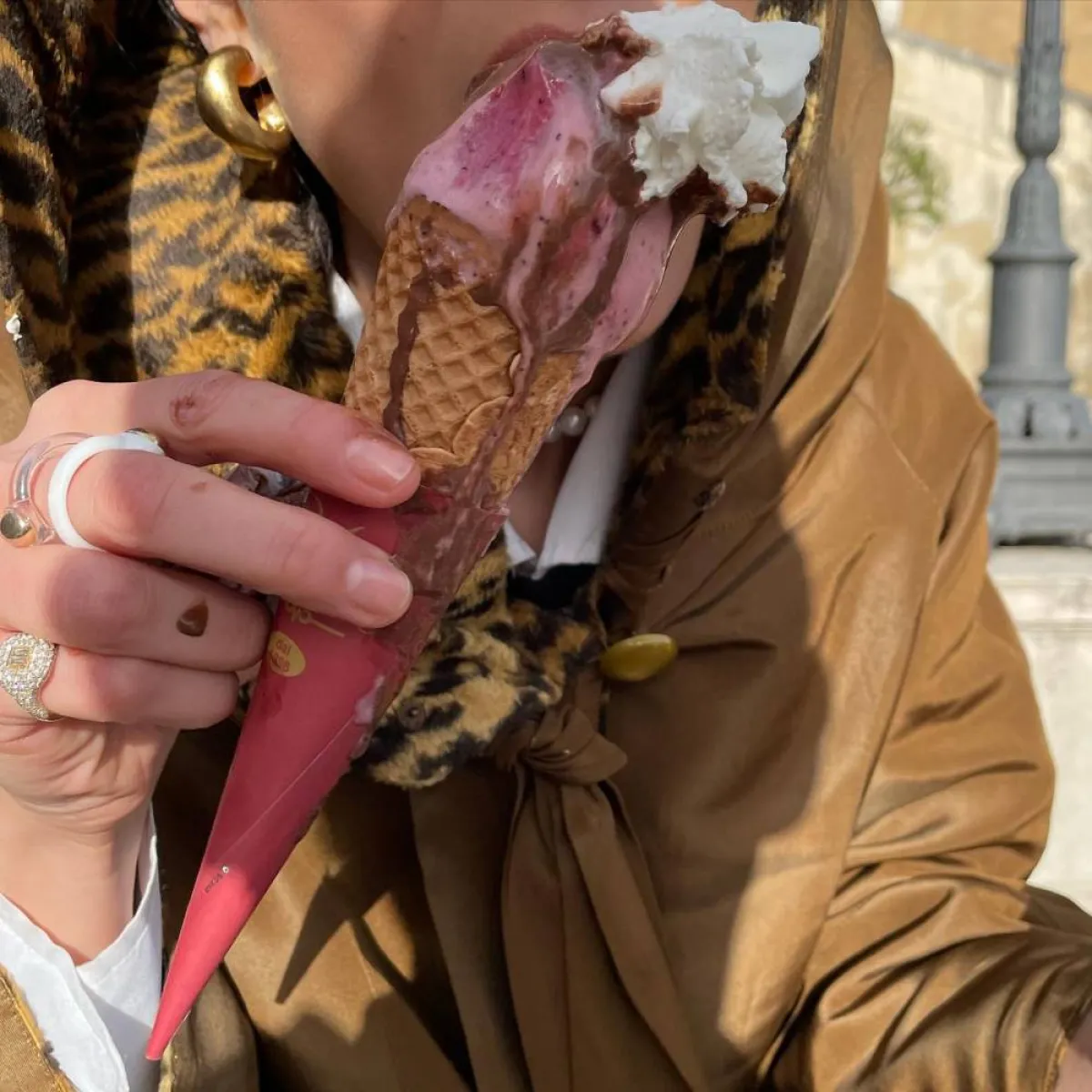 الصورة من حساب بيلا حديد على انستغرام